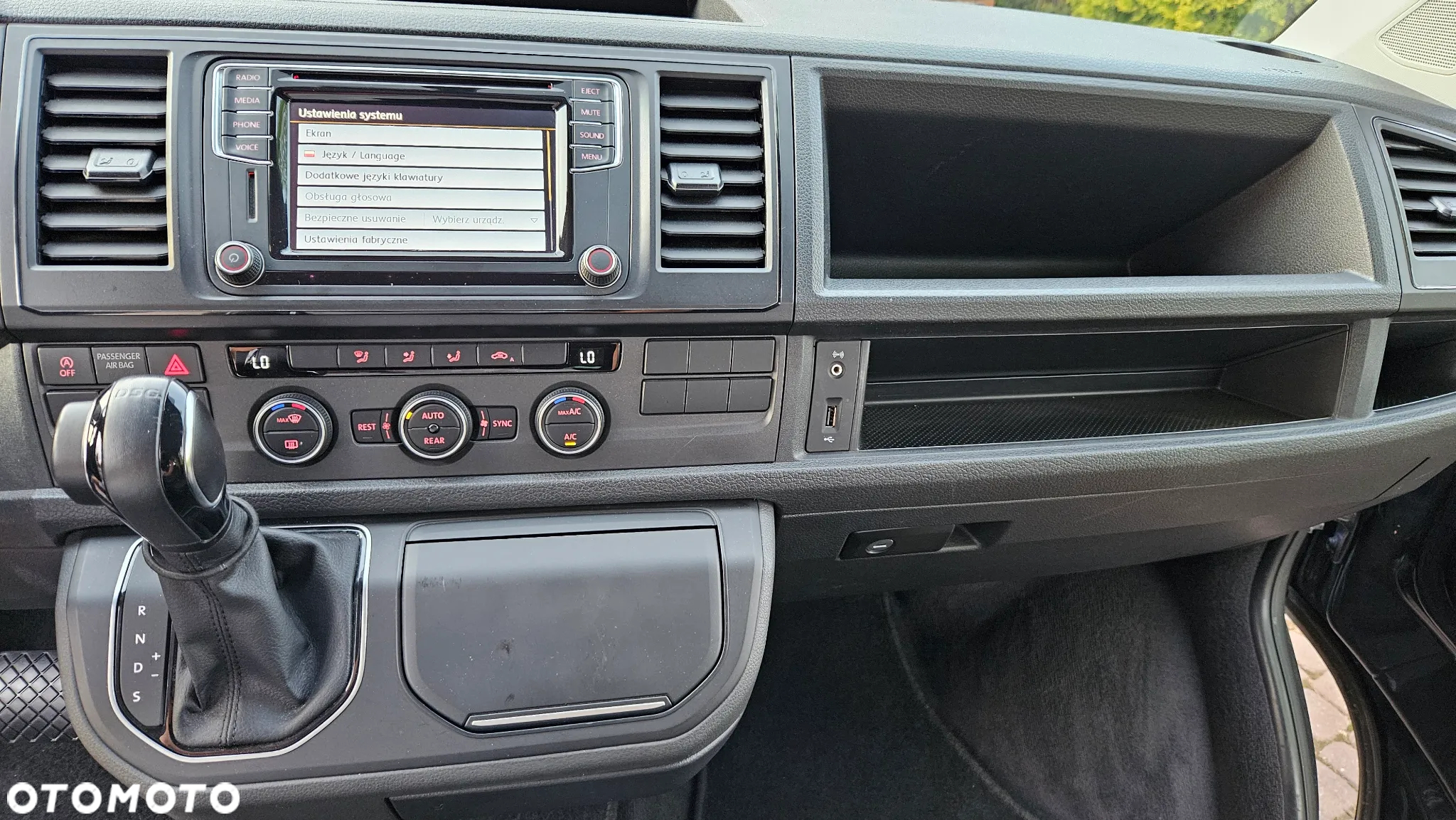 Volkswagen Multivan - 37