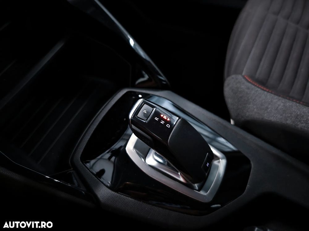 Peugeot 2008 PureTech 130 EAT8 Active - 19