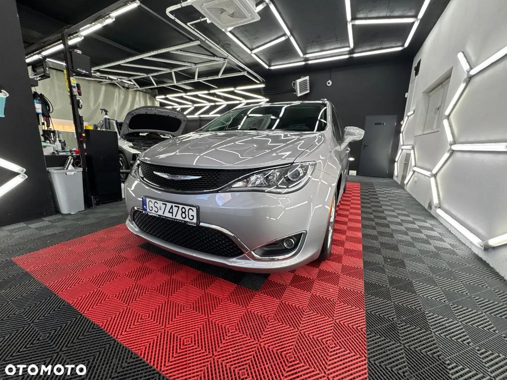 Chrysler Pacifica - 14