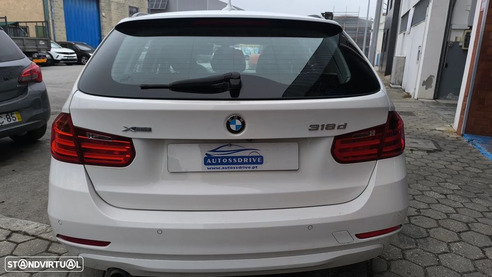 BMW 318 d xDrive Line Luxury - 14