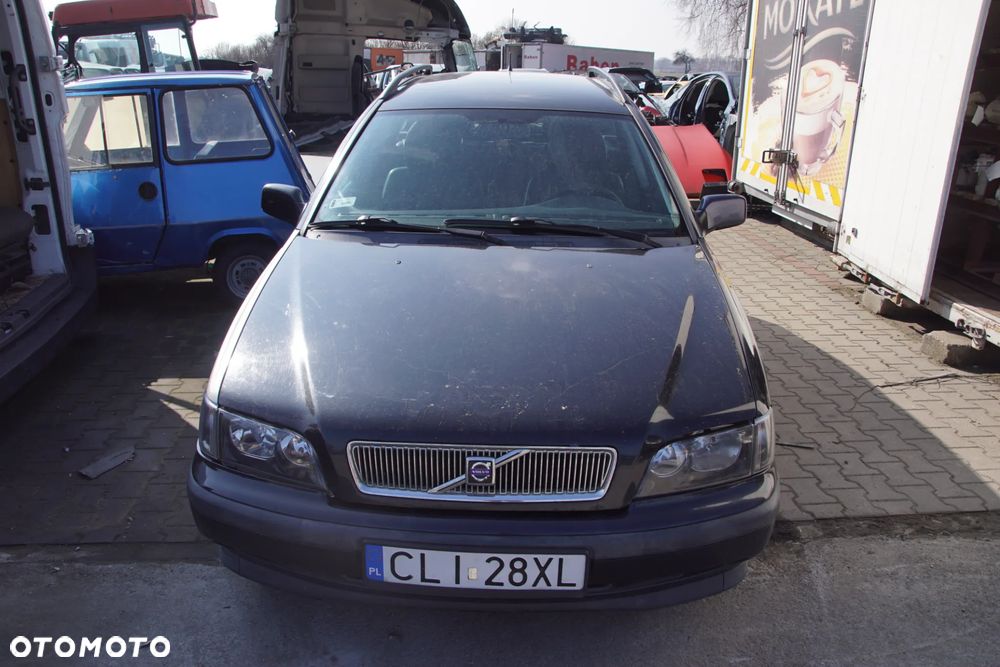 Auto na części - Volvo V40 I Lift 1.9 Di 95 KM D4192T2 M5D 332 2000R Silnik Skrzynia Drzwi Maska Klapa Zderzak Błotnik Lampa Klamka Szyba Lusterko Deska Kokpit Sterownik Moduł Czujnik Licznik Panel Kierownica - 2