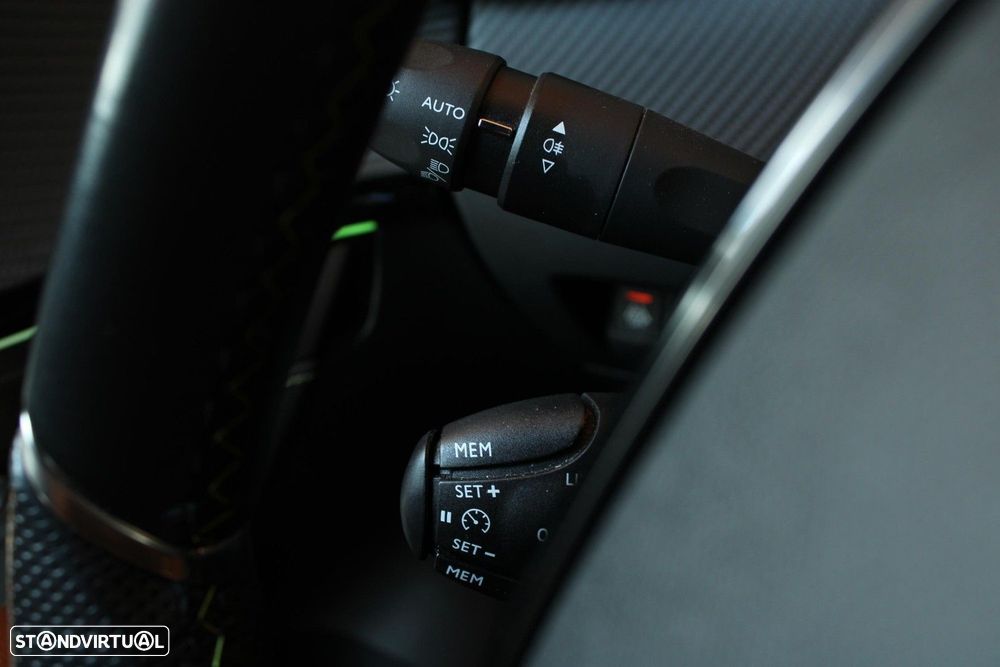 Peugeot e-208 GT+ - 37