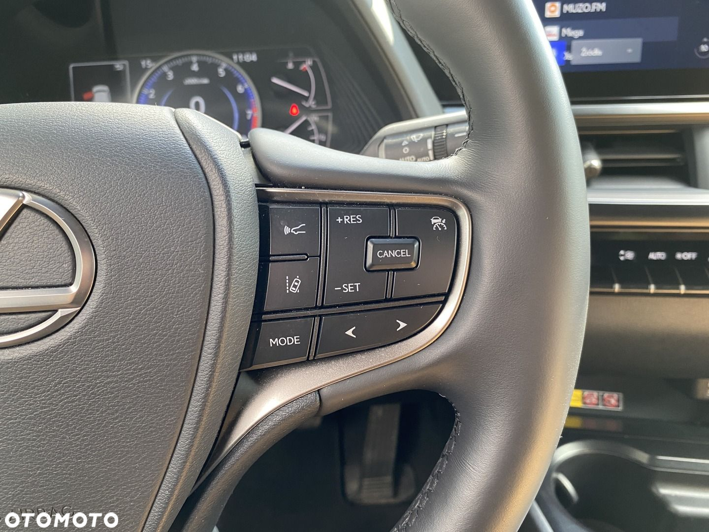 Lexus UX - 22