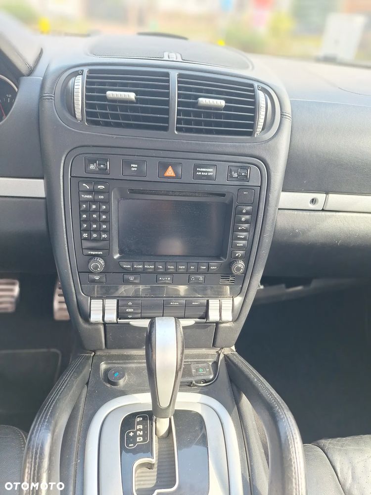 Porsche Cayenne - 24