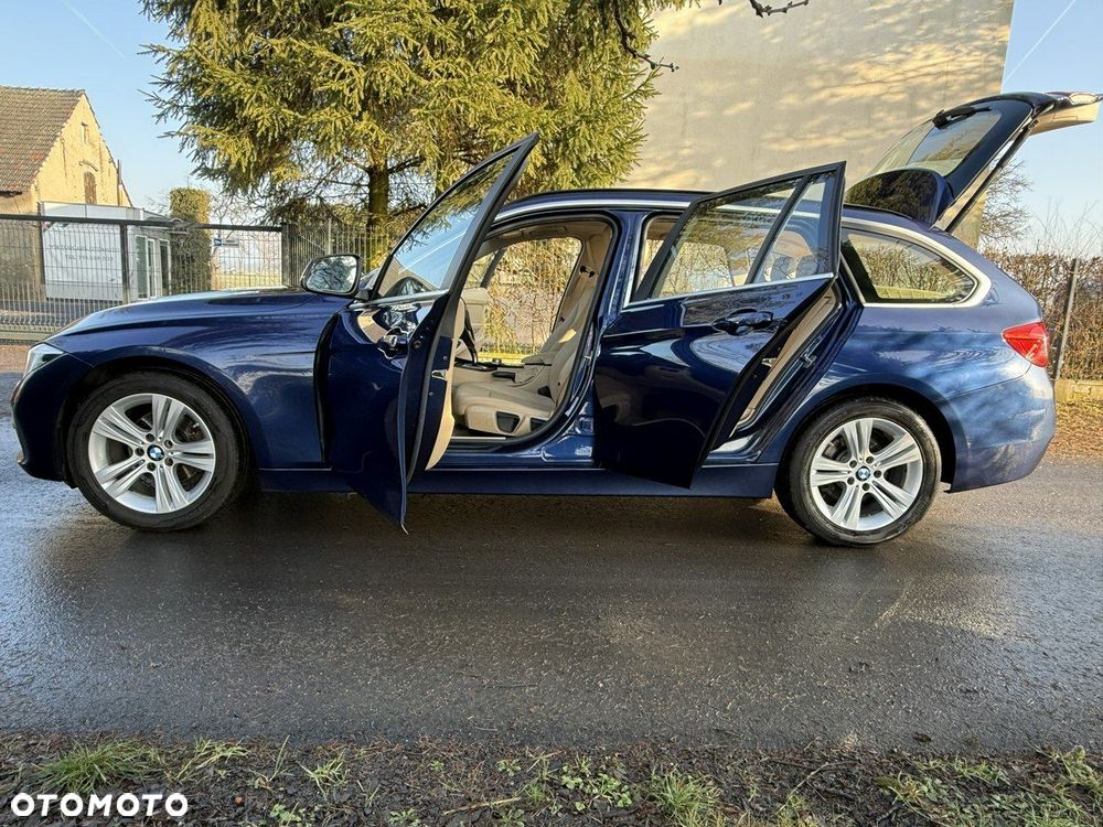 BMW Seria 3 320i Luxury Line - 16