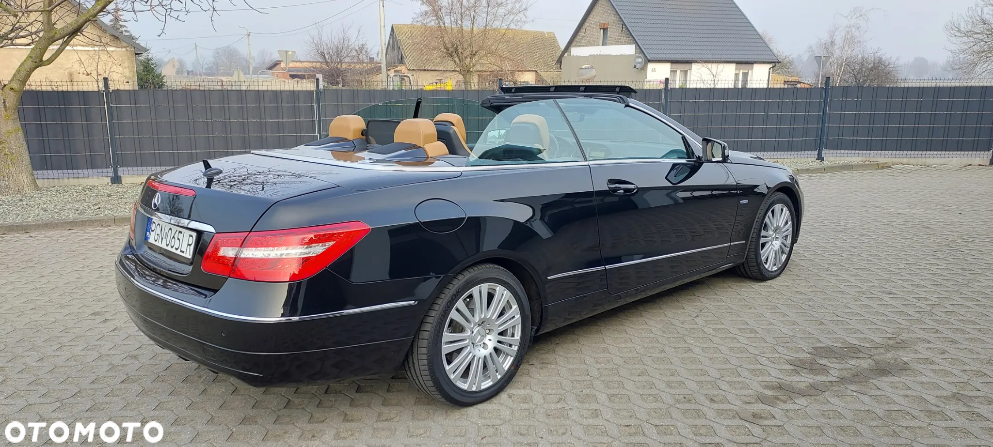 Mercedes-Benz Klasa E 200 CGI Cabrio BlueEFFICIENCY Automatik Avantgarde - 26