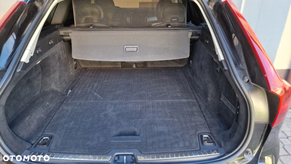 Volvo V90 D4 Momentum - 24