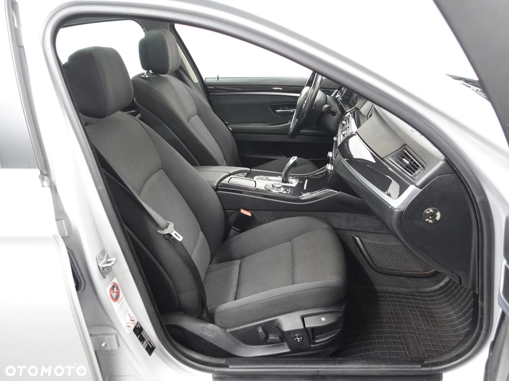 BMW Seria 5 528i - 25