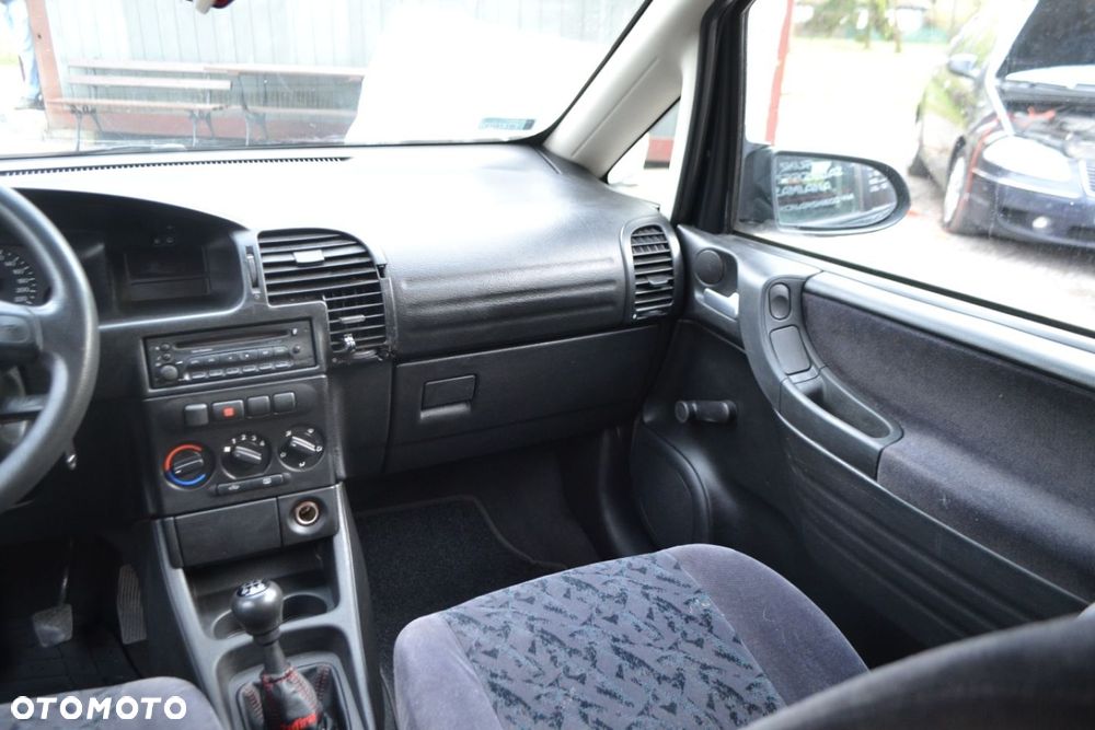 Opel Zafira - 10