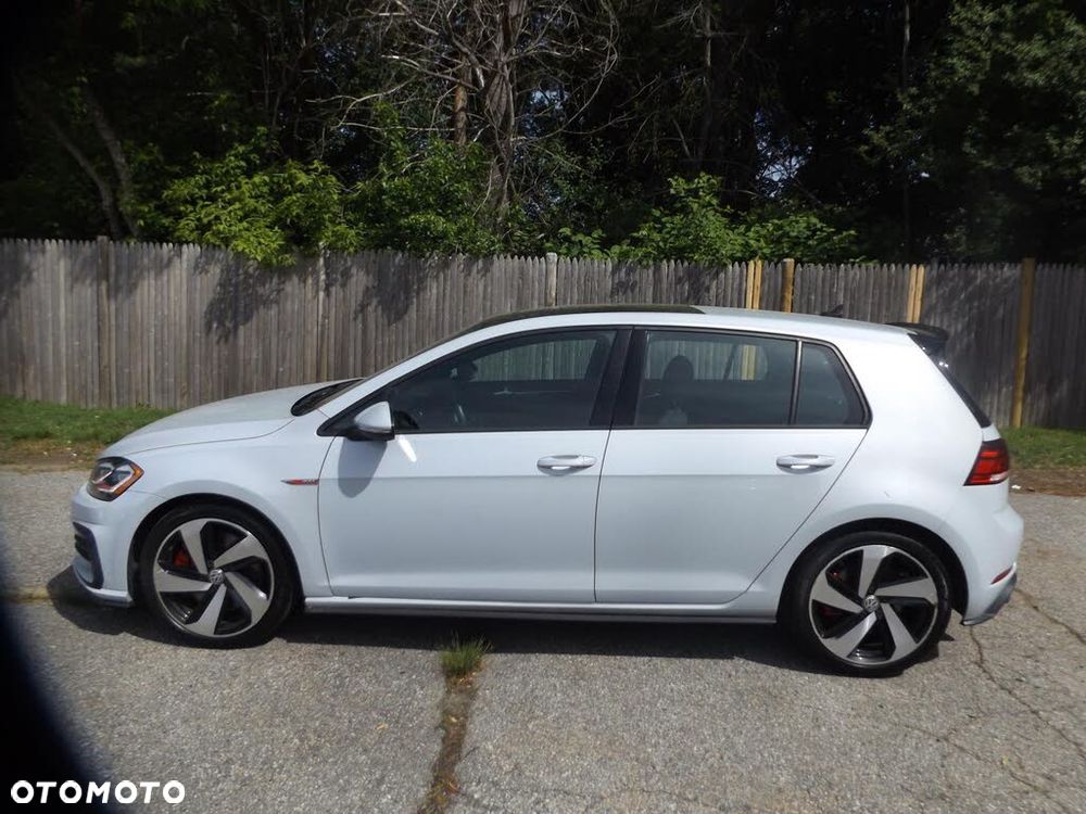 Volkswagen Golf - 4
