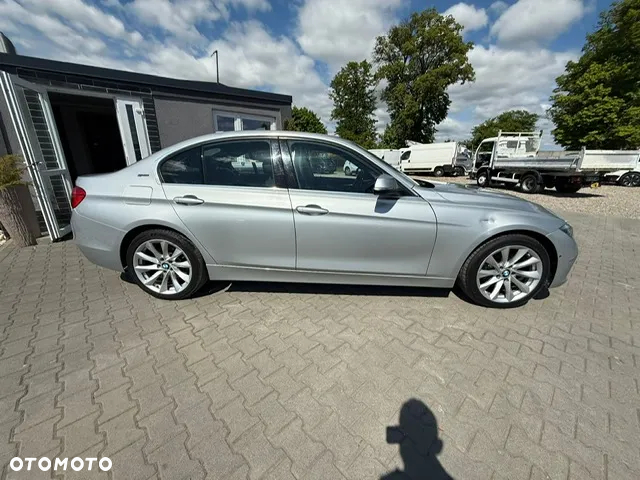 BMW Seria 3 330e Luxury Line sport - 12