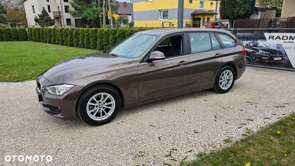 BMW Seria 3 318d Touring Blue Performance Luxury Line