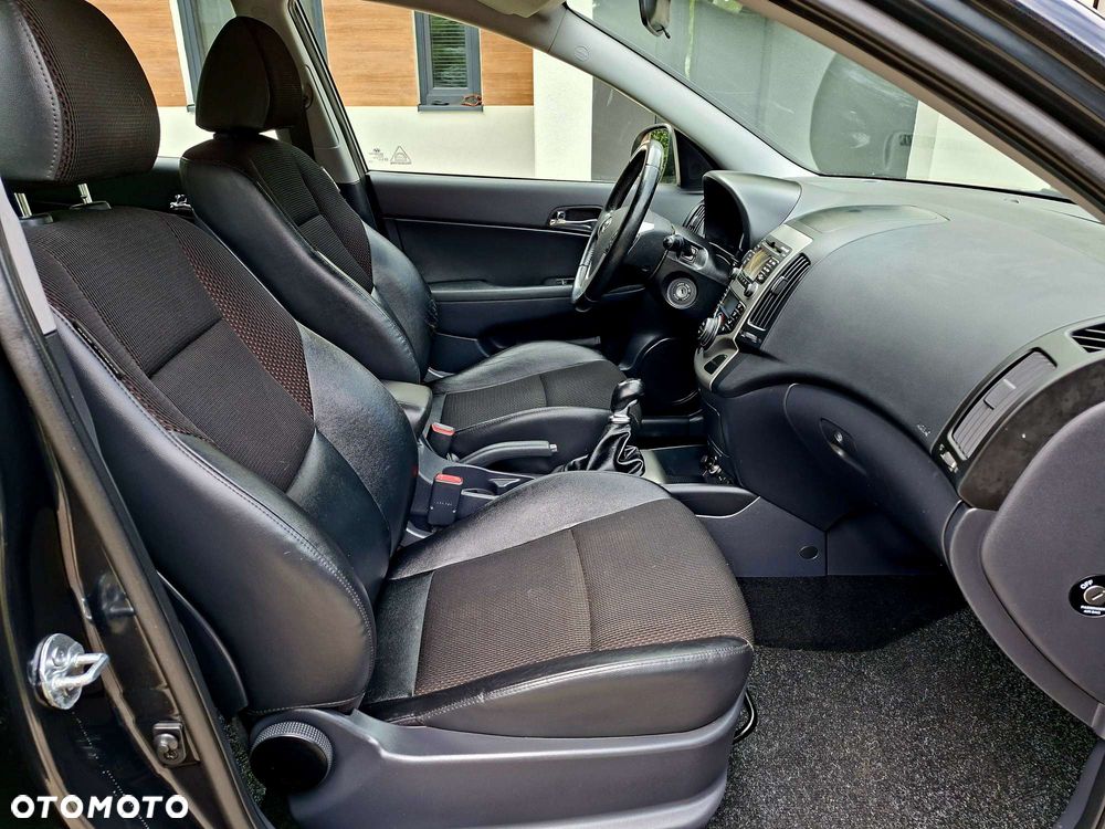 Hyundai i30 i30cw 1.6 CRDi FIFA WM Edition - 9