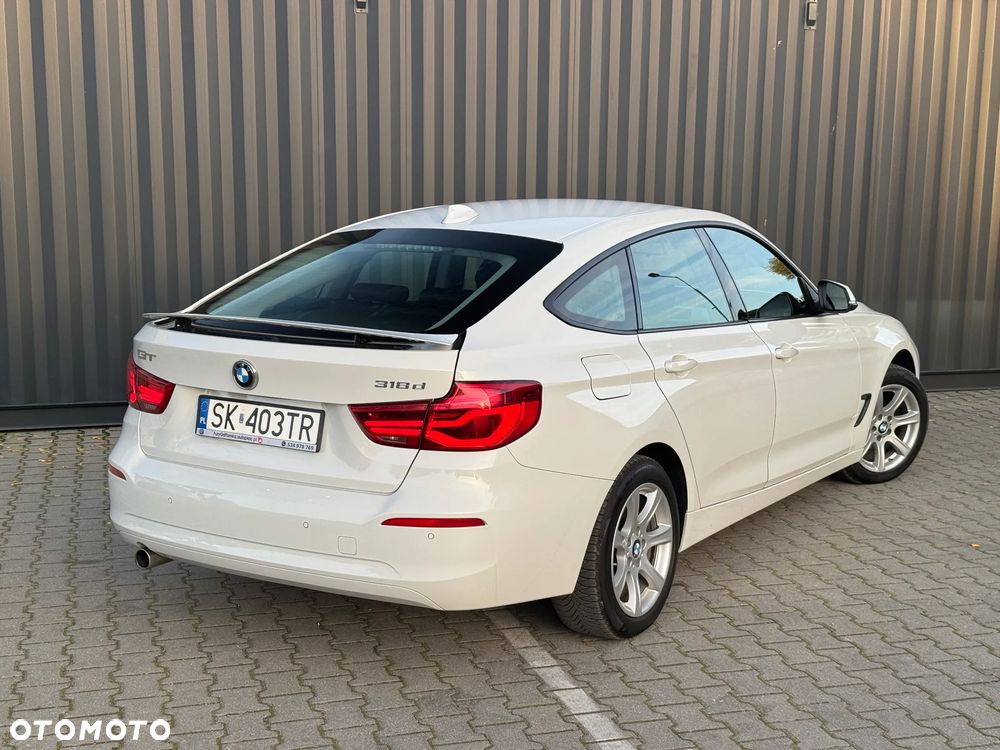 BMW 3 Series 2018 photo 3