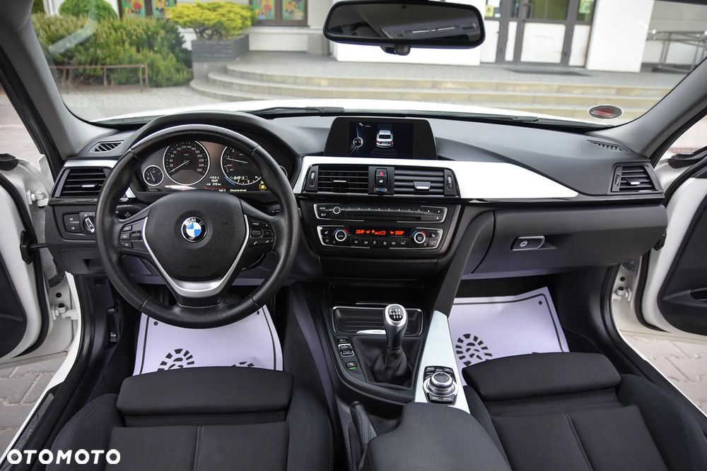 BMW Seria 3 316i - 35