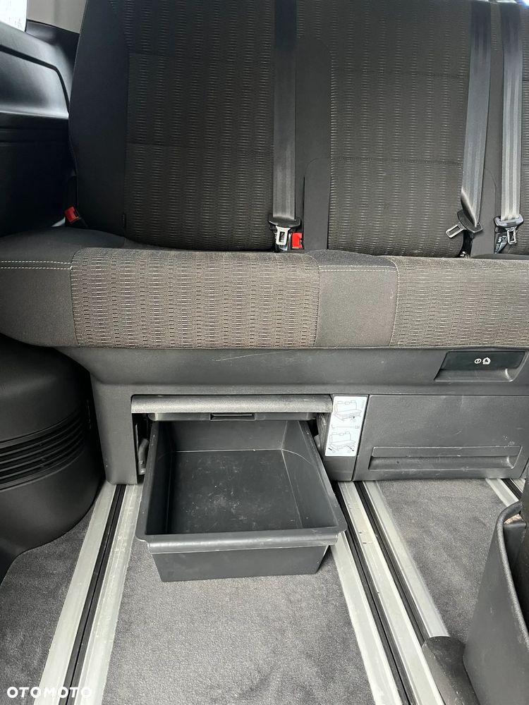 Volkswagen Multivan - 17