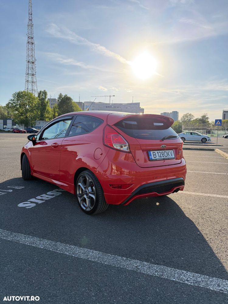 Ford Fiesta 1.6 EcoBoost mit Leder-Sport-Paket ST - 2