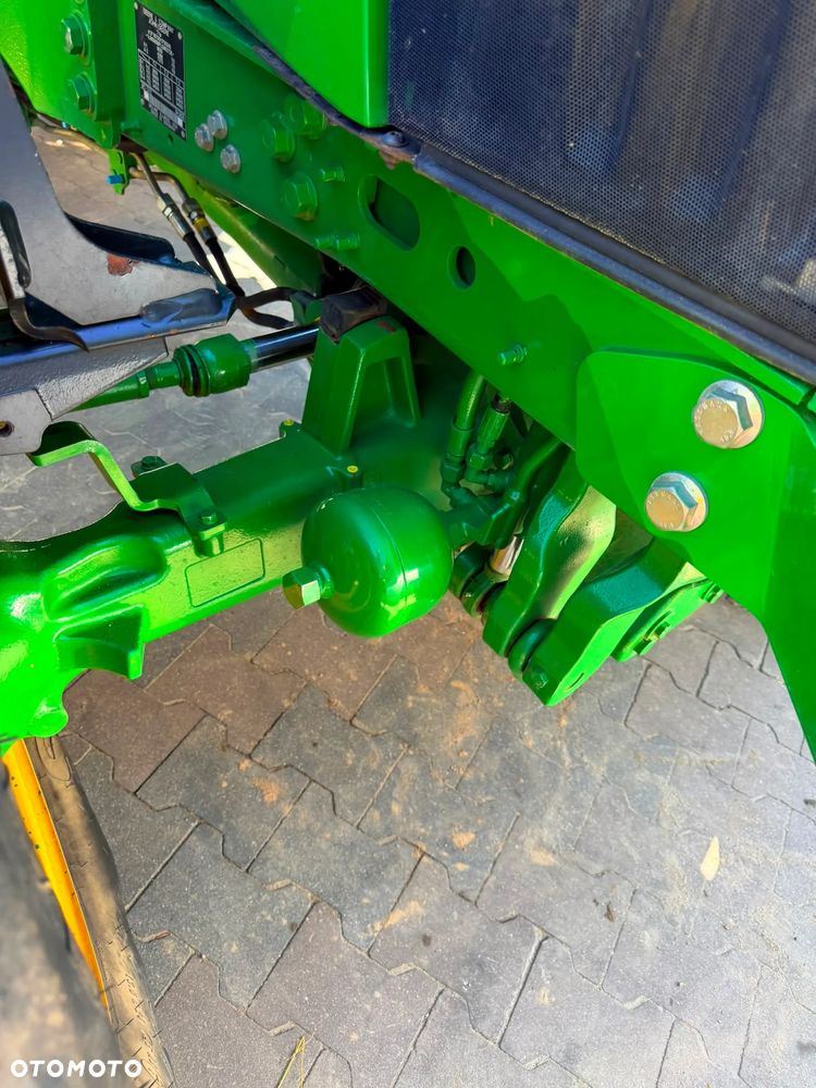 John Deere 6090M - 8