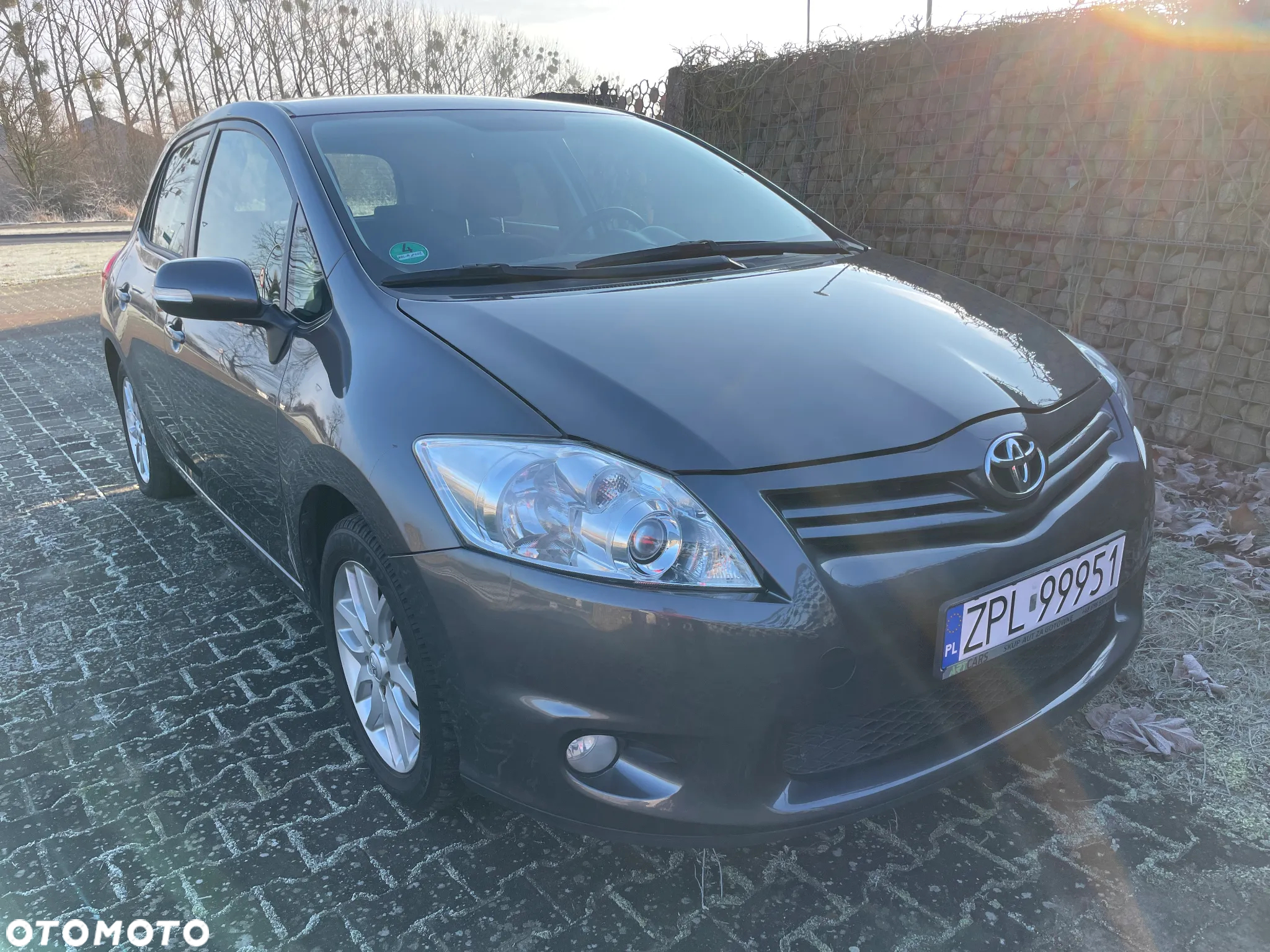 Toyota Auris 1.6 Premium + - 6