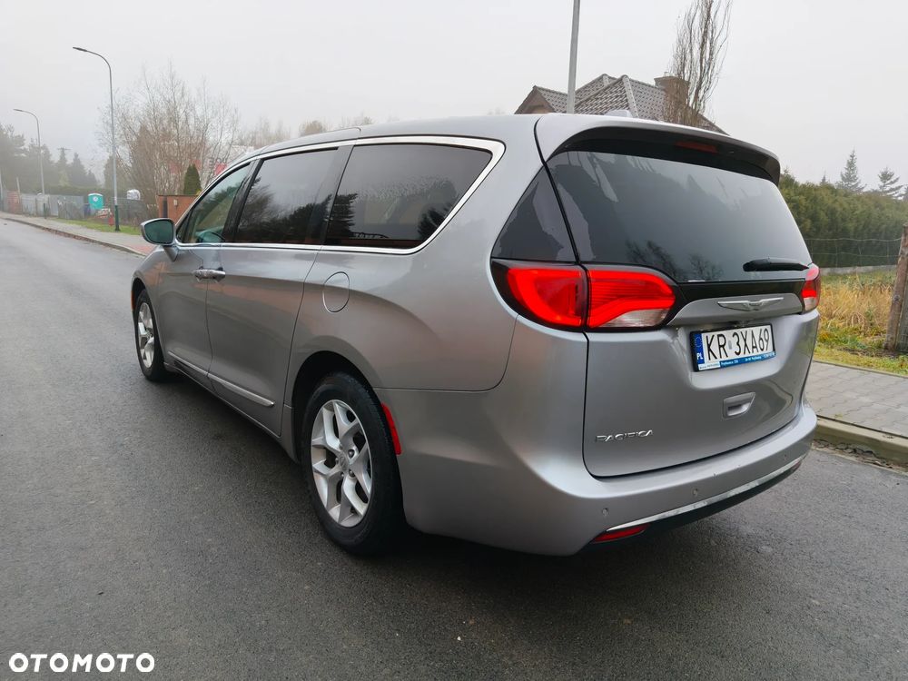 Chrysler Pacifica - 5