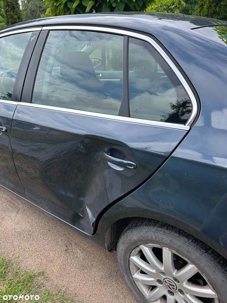 Volkswagen Jetta - 4