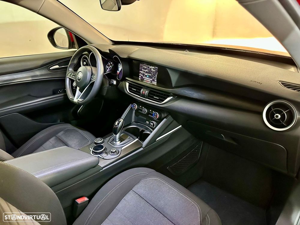 Alfa Romeo Stelvio 2.2 D AT8 - 13