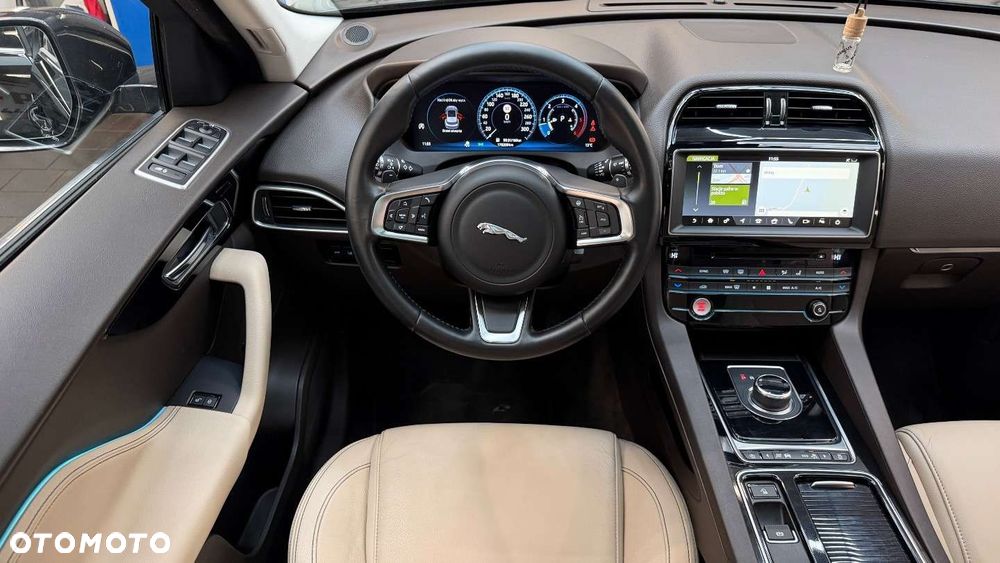 Jaguar F-Pace - 24