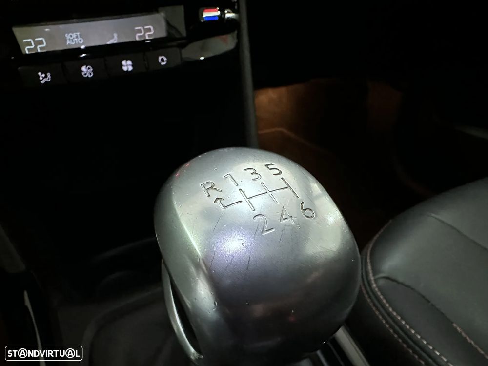 Peugeot 2008 1.2 PureTech GT Line - 34