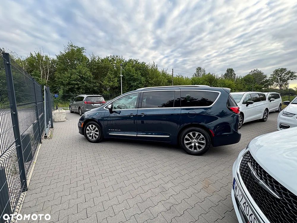 Chrysler Pacifica - 28