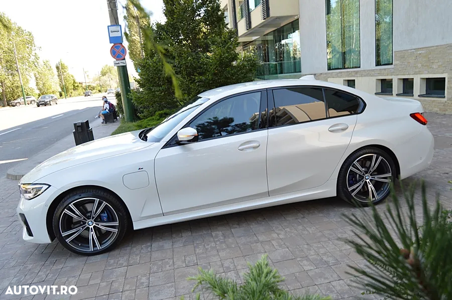 BMW Seria 3 330e Aut. M Sport - 29