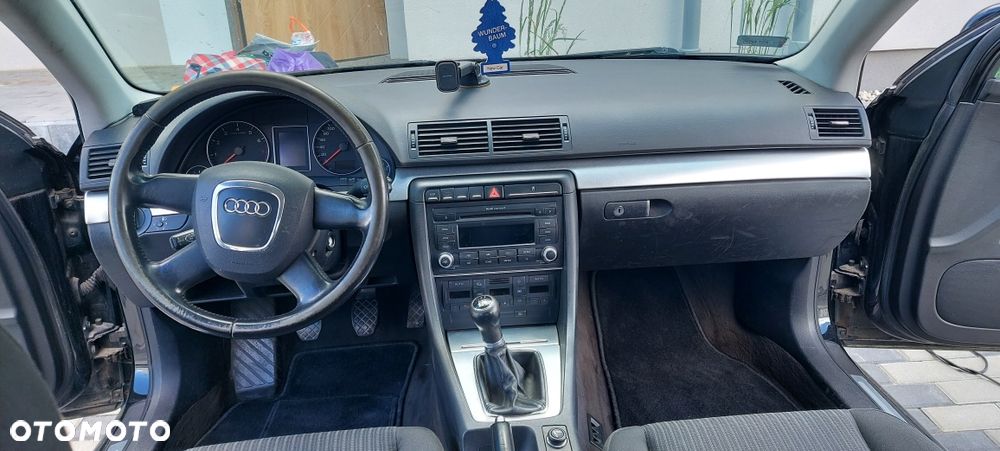 Audi A4 Limousine - 4