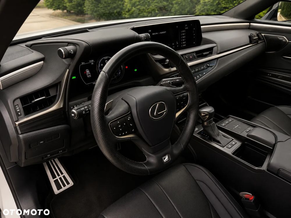 Lexus ES 300h F Sport - 11