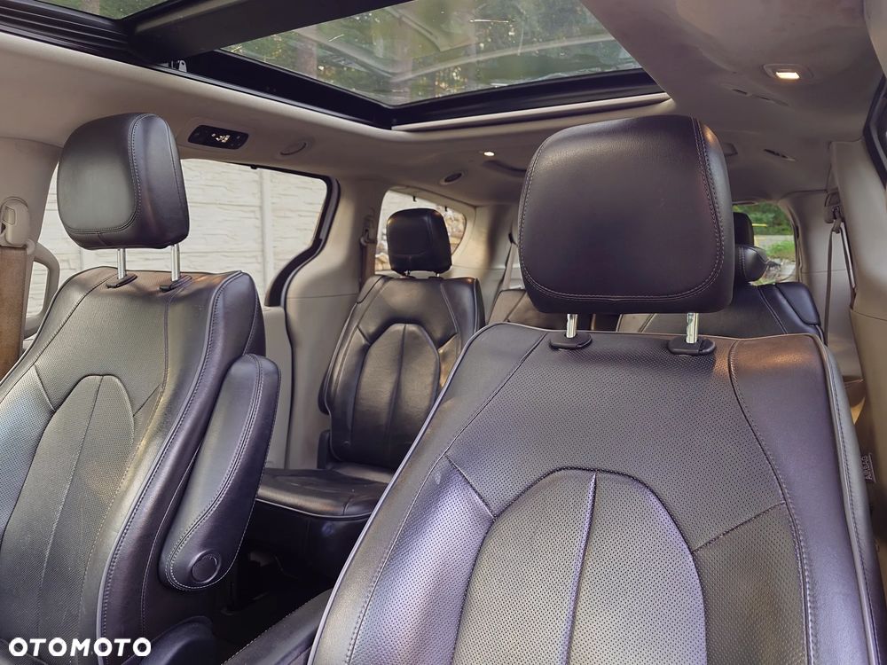 Chrysler Pacifica - 7