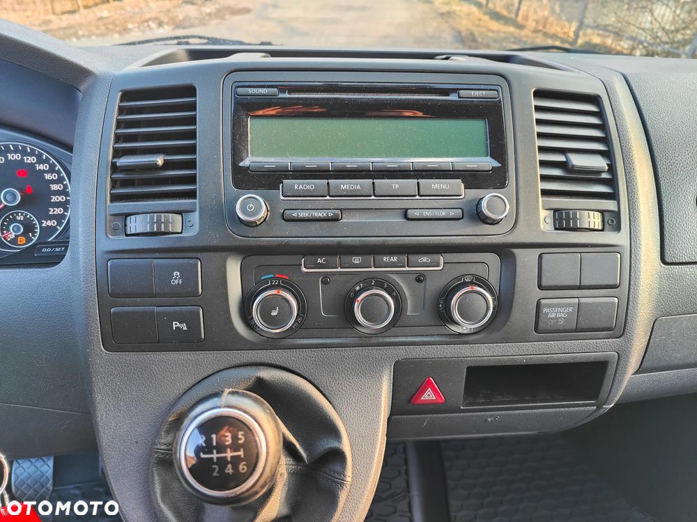 Volkswagen Caravelle - 17