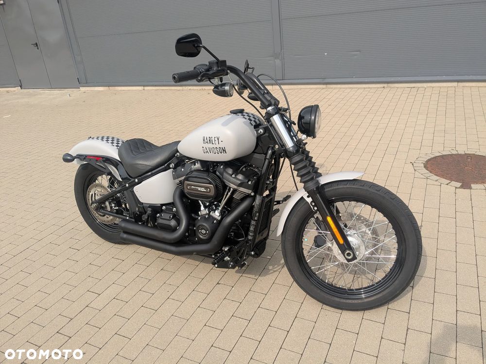 Harley-Davidson Softail Street Bob - 11