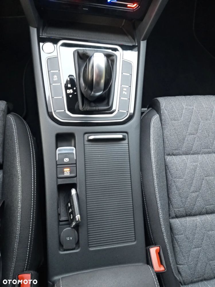 Volkswagen Passat 2.0 TSI Business DSG - 23