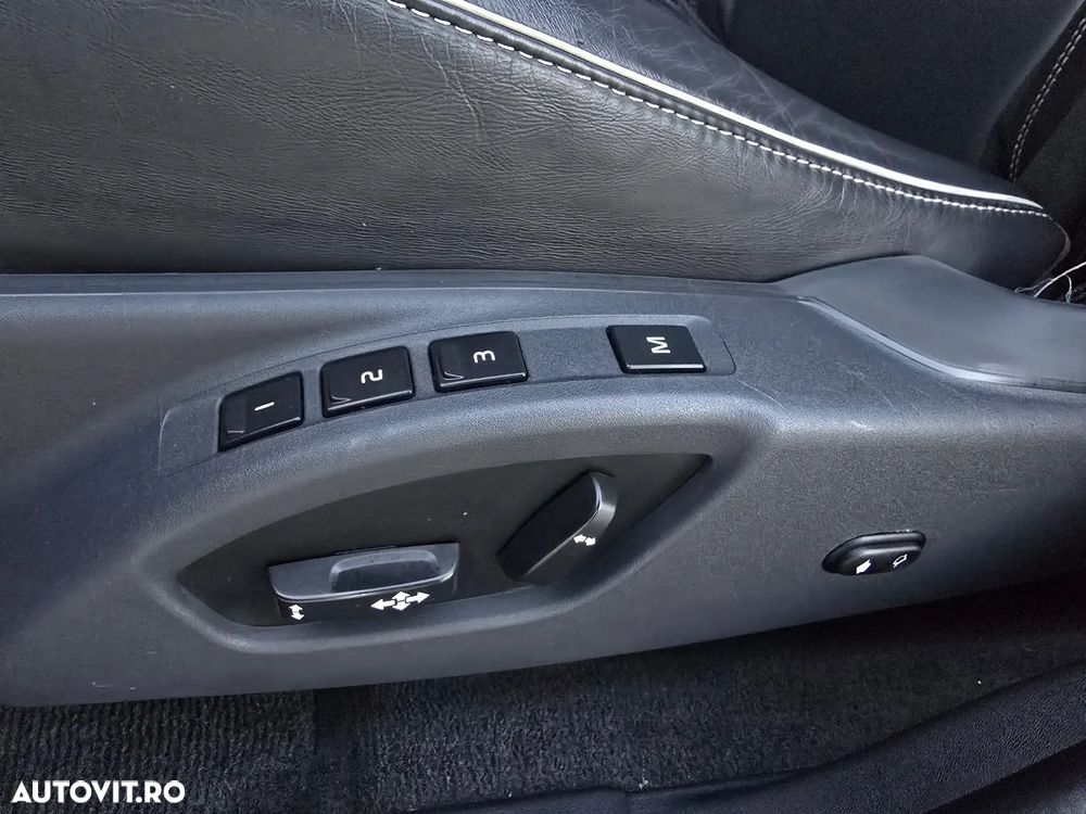 Volvo XC 60 D4 R-Design - 11