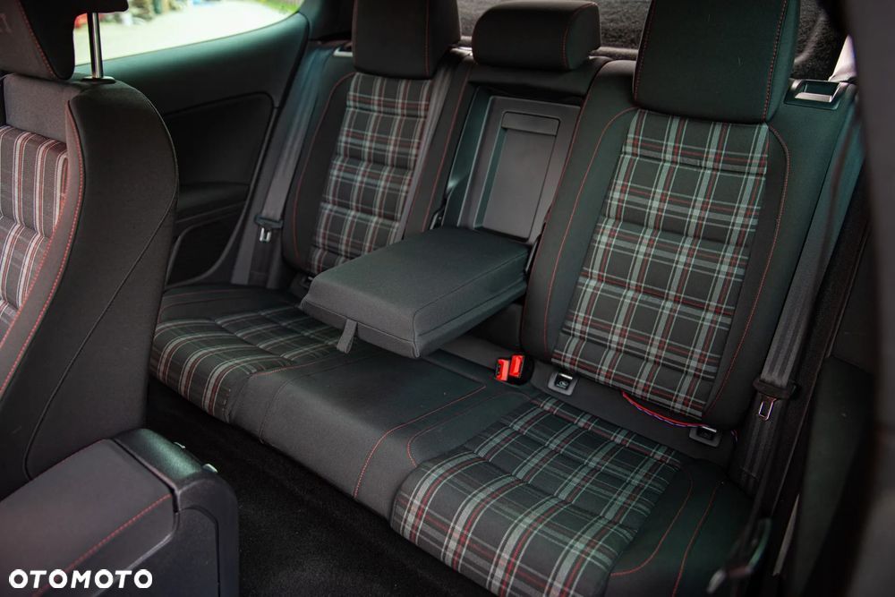 Volkswagen Golf 2.0 TSI GTI - 29