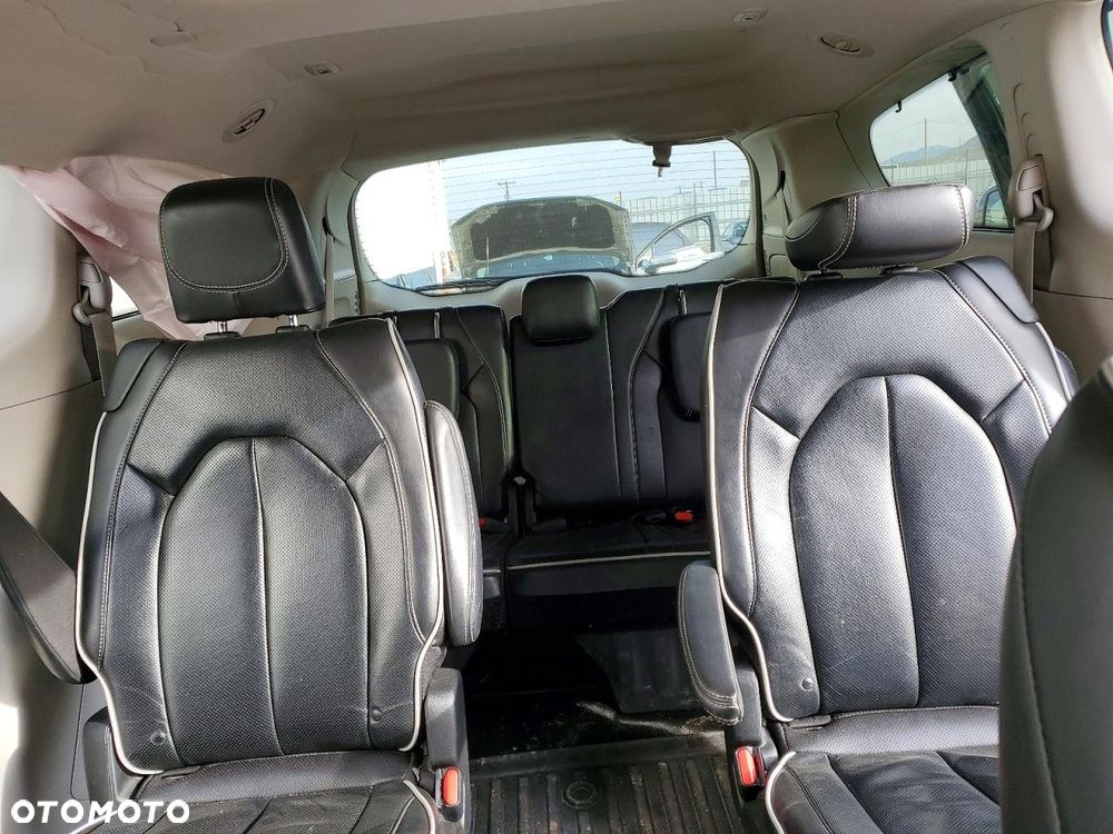 Chrysler Pacifica - 10