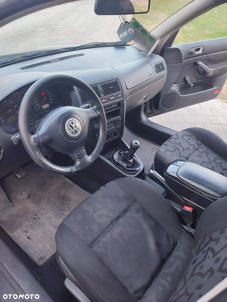 Volkswagen Golf 1.6 Comfortline - 6