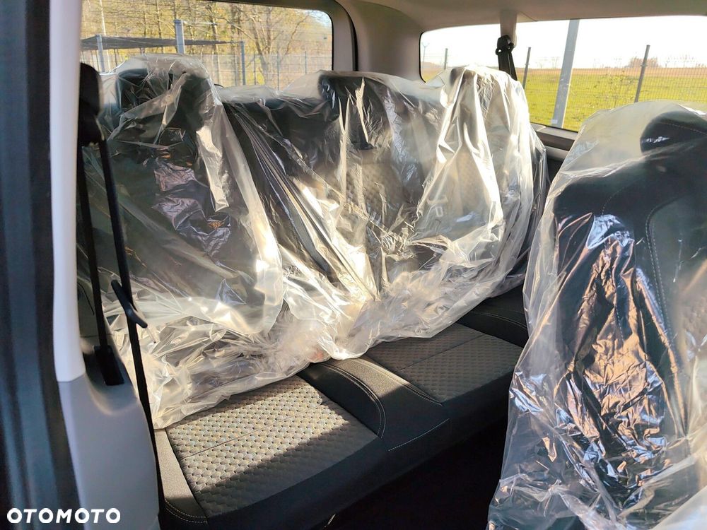 Volkswagen Caravelle - 27