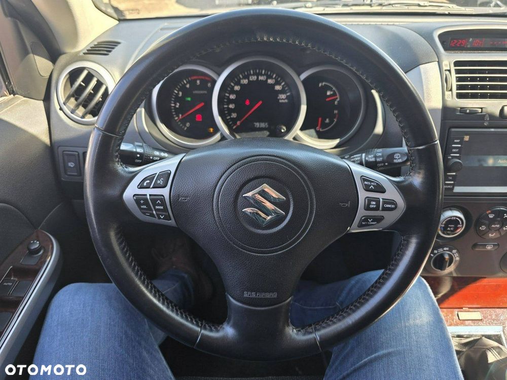 Suzuki Grand Vitara 1.9 DDiS Comfort + DPF Family - 9