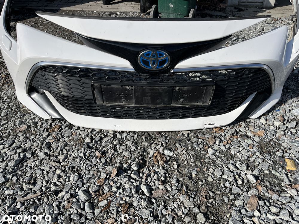 Zderzak przód Toyota Corolla E21 040 6xPDC - 2