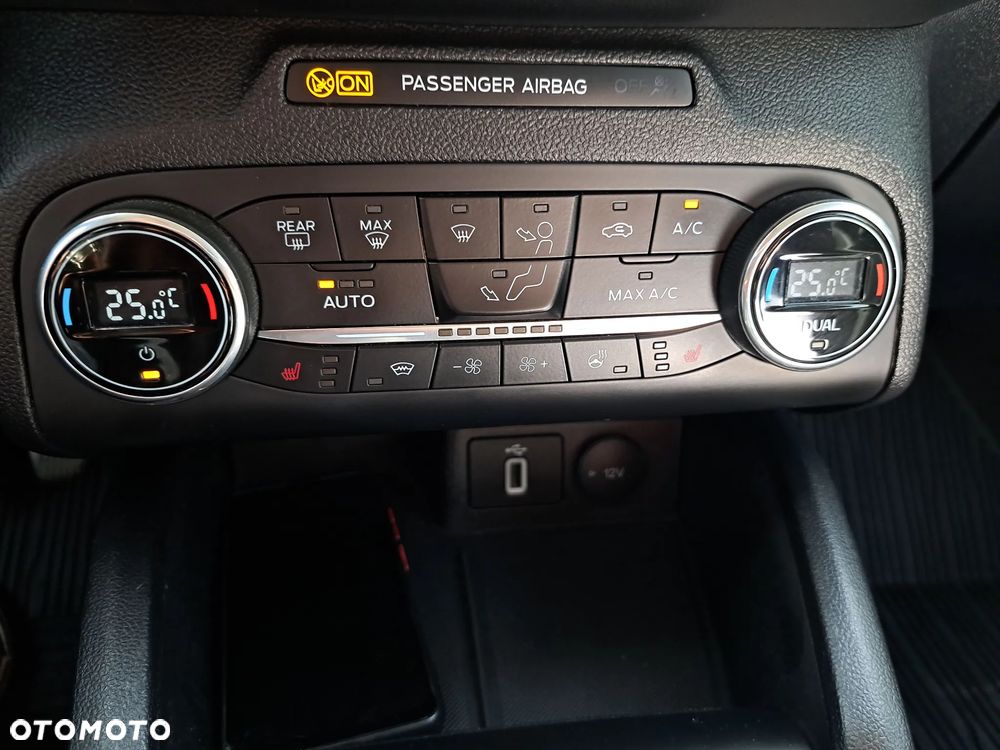 Ford Focus 1.0 EcoBoost Titanium Business - 35