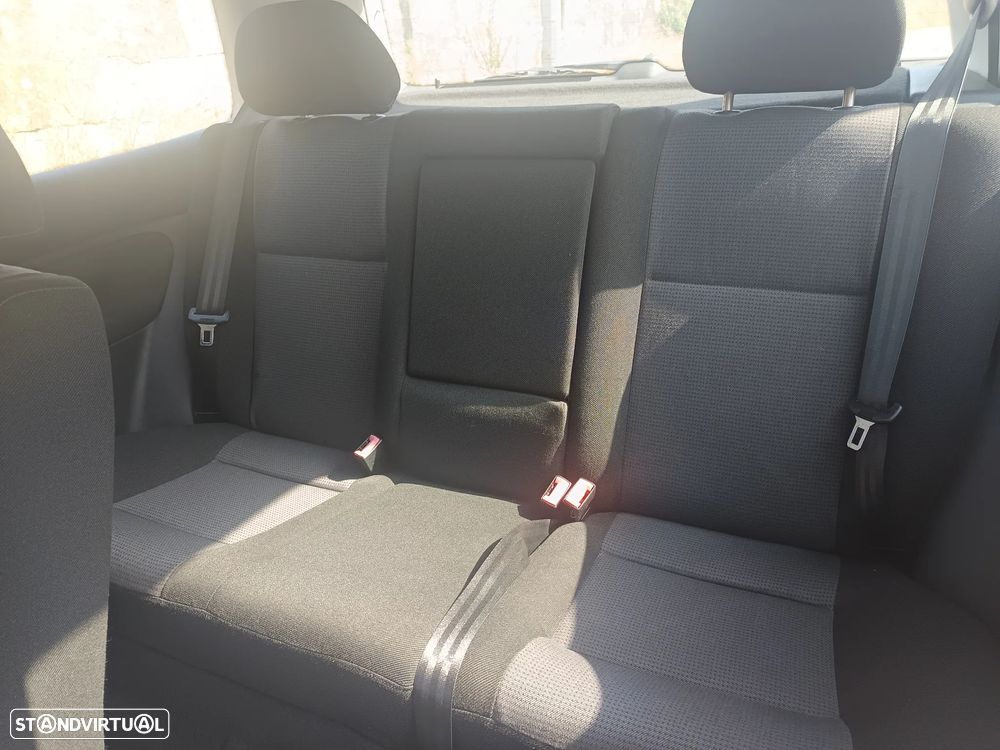 VW Golf 1.4i 25 Anos - 14