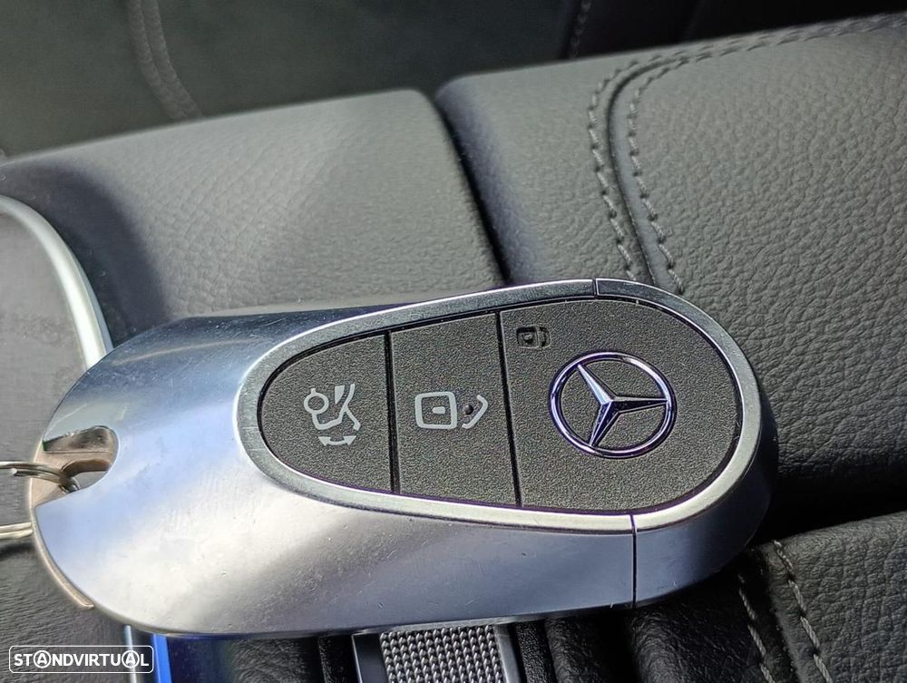 Mercedes-Benz E 300 e AMG Line - 32