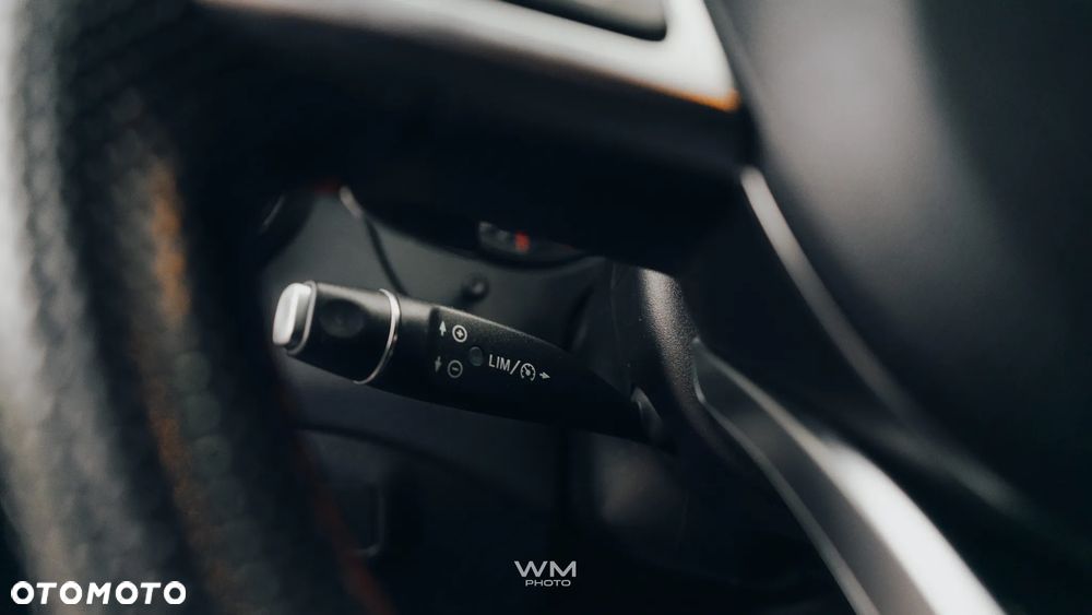 Mercedes-Benz GLA 200 7G-DCT AMG Line - 24