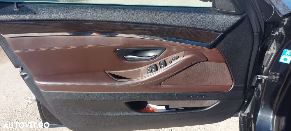 BMW Seria 5 530d xDrive AT - 9