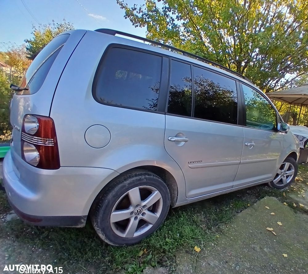 Volkswagen Touran 2.0 TDI DPF Trendline DSG - 16