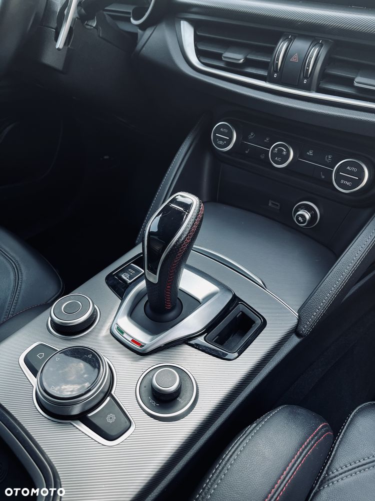 Alfa Romeo Stelvio 2.0 Turbo Competizione Q4 - 16